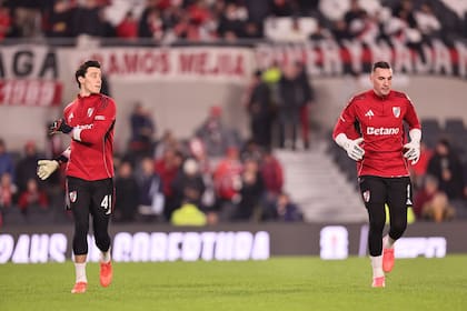 Santiago Beltrán y Franco Armani hacen la entrada en calor