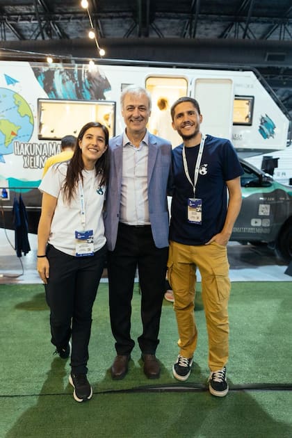 Santiago Bertaina y Carolina Fenoy de “Hakuna Matata por el mundo" junto a Marcelo Pistorio Creador y Director de Exporodantear y Autocamping TV (en el medio)