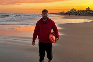 Jugó en la selección, se retiró por las lesiones y hoy trabaja como guardavidas