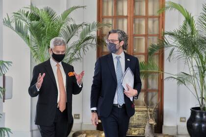 Santiago Cafiero en la India, junto a su par Subrahmanyam Jaishankar