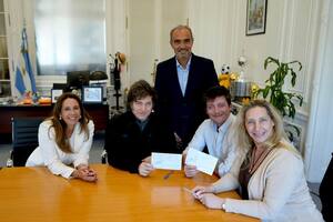 Santiago Caputo el día que se afilió a LLA junto a Javier y Karina Milei, Lule Menem y Pilar Ramírez