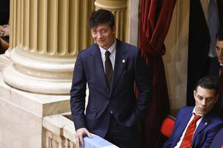 La oposición faltó en masa al recinto y denunció a Caputo por la agresión a Manes