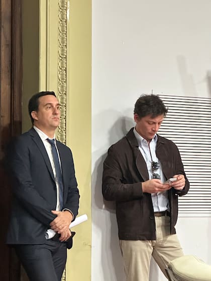 Santiago Caputo junto a Javier Lanari