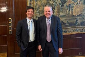 Santiago Caputo y Barry Bennett, asesor de Donald Trump