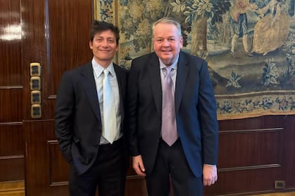 Santiago Caputo y Barry Bennett, durante un almuerzo en la Casa Rosada en 2025