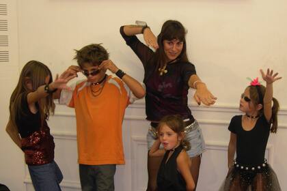 Santiago Carregal, en su niñez disfrazado de rockero