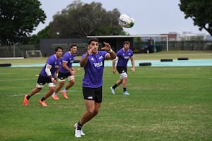 Santiago Carreras, atrás Grondona, Matera y Rubiolo, en el entrenamiento en Durban
