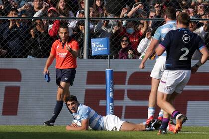 Santiago Carreras tomó el lugar de Sánchez, anotó el segundo try argentino frente a Escocia en Jujuy y sigue moldeándose como apertura, un puesto no natural en el back de Gloucester.