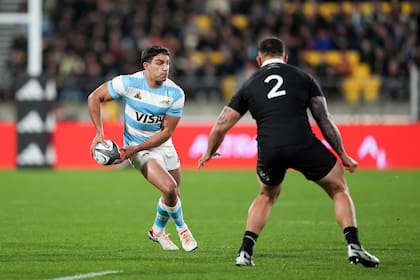 Santiago Carreras volverá a llevar la 10. Jugó en gran forma ante los All Blacks