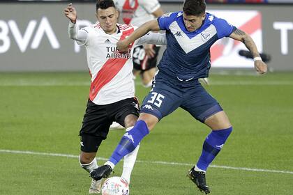 Santiago Cáseres en acción, ante River