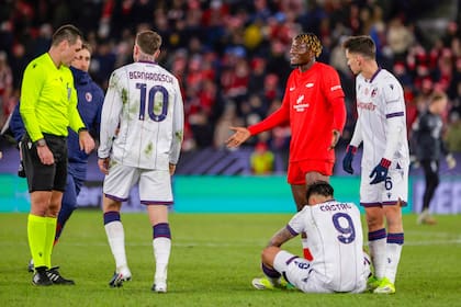 Santiago Castro recibió un golpe en la cabeza y no pudo volver a la cancha en el segundo tiempo en el partido por la Europa Leagueentre Brann y Bologna
