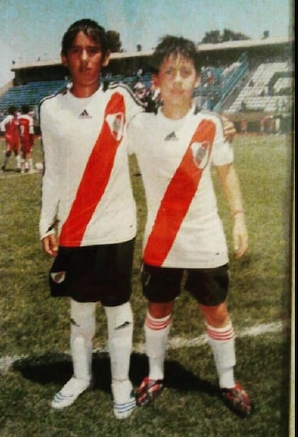 Santiago Colombatto, a la derecha, en sus años en River
