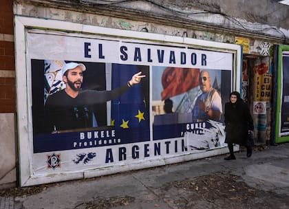 Santiago Cuneo es precandidato a presidente y empapeló algunas calles de Buenos Aires con su rostro y el del polémico presidente de El Salvador, Nyib Bukele