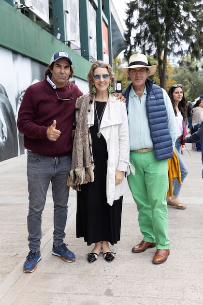 Santiago de Estrada, la soprano Sara Fleming y su marido, Raúl González Llamazares
