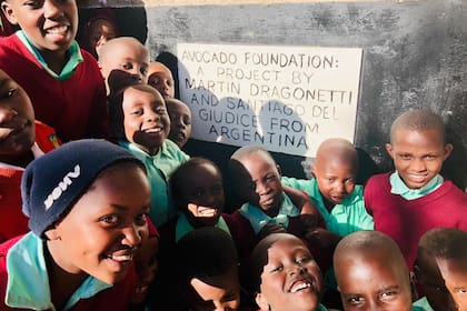 Santiago Del Giudice, un argentino de 31 años, creó la Fundación Avocado para ayudar a las escuelas rurales en Kenia
