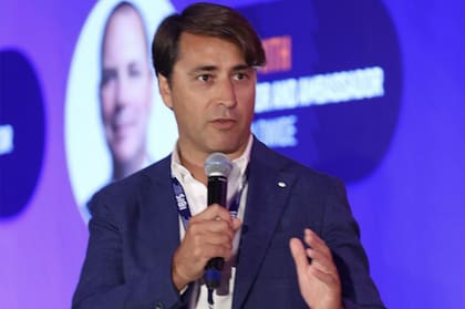 Santiago desembarcará con su empresa en Argentina.