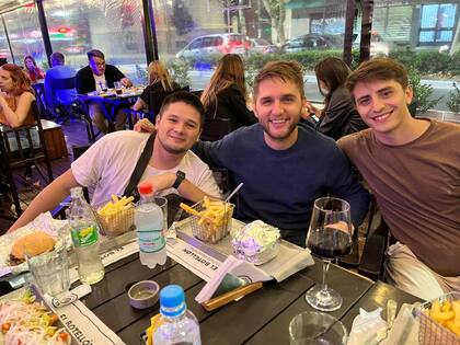 Santiago Esmoris, Gonzalo Rioja y Agustín Albiero se conocieron en 2022 a través de Rafael Villalba, fundador y director de operaciones de Tecnom