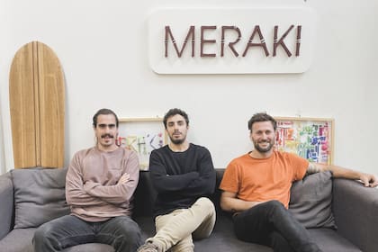 Santiago Fontán, director general; Santiago Pérez, Key, account manager, y Francisco Mirabella, fundador y director comercial de Meraki.