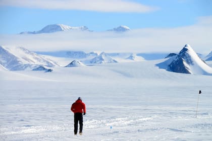 Santiago Gorbea atravesando un desierto helado