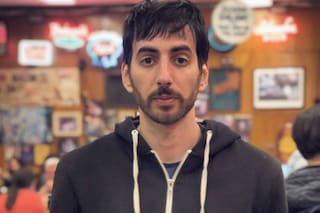 Santiago Korovsky recibió un reconocimiento en la UBA y su madre sacó una foto que quedó para el recuerdo