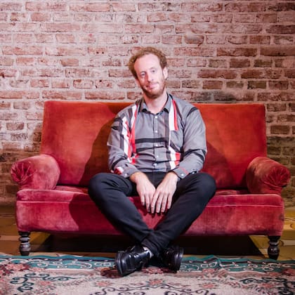 Santiago Kuster capturado en uno de sus tantos trabajos como actor