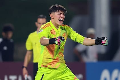 Santiago López, el arquero que falló en el gol in extremis de Argentina para el 2-2, atajó el primer penal y convirtió la última ejecución.