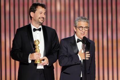 Santiago Mitre y Ricardo Darín recibieron el Globo de Oro por "Mejor Película Extranjera"