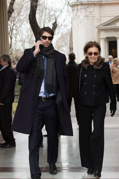 Santiago Mocorrea -sobrino nieto de Alberto Roemmers- y su madre, Silvina Demichelis.