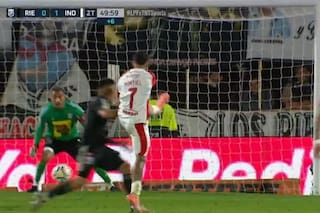 El increíble gol que erró Riestra, el penal no cobrado y el golazo de Montiel a... los 49 del ST