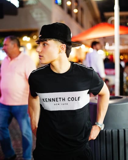 Santiago Motolo, el actor de Disney que apareció en un video disparando un arma de fuego al aire en el barrio 31 (Foto: Instagram @santimotolo)