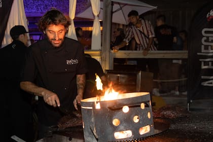 Santiago Palma, reconocido chef internacional, propone una cocina mediterránea con productos de estación y variedad de carnes y pescados en el restaurant de Costa Esmeralda.