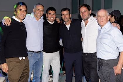 Santiago Pando, el tenista Mariano Zabaleta, Marco Villasboa Lanusse (gerente general de La Dolfina), Adolfito, Lucas Shedden (de la Federación de Tenis) y Juan Carlos Menchon, más conocido como “Profe Paidu” (preparador físico de La Dolfina)