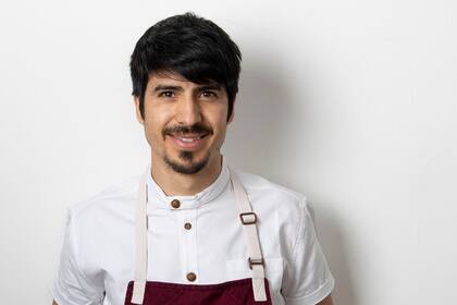 Santiago Pérez es el chef de uno de los lugares más concurridos en Palermo.