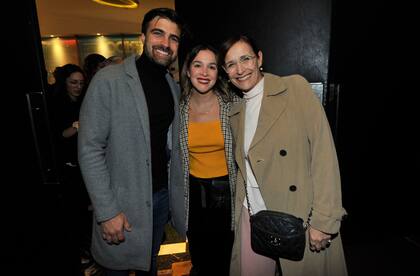 Santiago Ramundo, Sofía Pachano, y Ana Sanz disfrutaron de la obra en familia