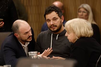 Santiago Santurio y Álvaro Martínez, de LLA, conversan con Silvana Giudici, de Pro