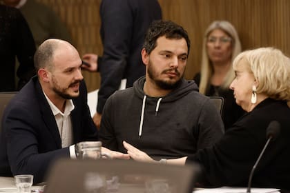 Santiago Santurio y Álvaro Martínez, de LLA, conversan con Silvana Giudici, de Pro