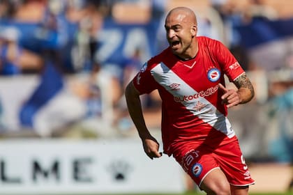 Santiago Silva frente a Godoy Cruz en 2019