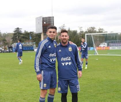 Santiago Simón y una foto con Messi en el predio de Ezeiza, fue cuando lo convocó Scaloni en 2021