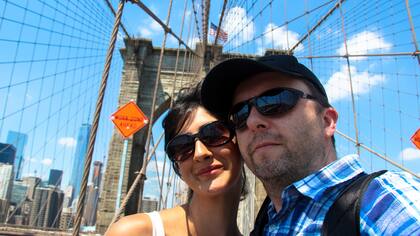 Santiago Torré Walsh (Sir Chandler) y su mujer Flavia hace poco en Nueva York