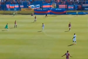 El golazo desde 70 metros que hizo el arquero de la reserva de San Lorenzo y el "detalle" por el que debió ser anulado