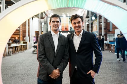 Santiago Totaro de We Circular y el Ministro de Desarrollo Económico de la Ciudad, Roberto Garcia Moritán