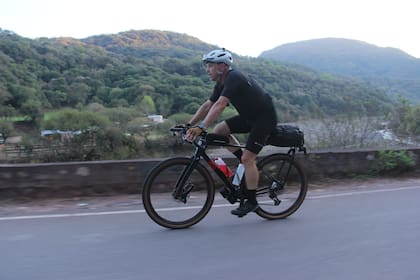 Santiago Trebucq, desde aquella primera aventura con abandono, a participar de dos carreras de ultra bike en Chile: los 960 kilómetros de Across Andes y en los 650 kilómetros de Atacama Spirits