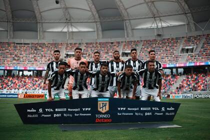 “Santiago” y Banco Santiago del Estero, los dos sponsors de Central Córdoba que vincula al club con la política provincial