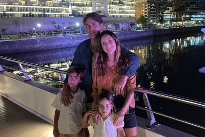 Santiago y familia, en Buenos Aires.
