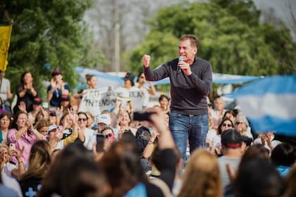 Santilli ayer, en Mercedes, junto a 800 mujeres en la Sociedad Rural