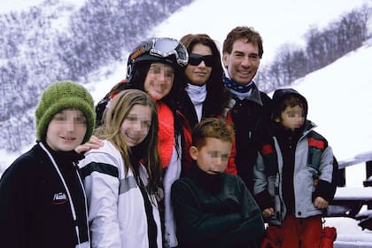 Santilli fue con sus tres hijos, frutos de sus veinte años junto a la periodista Nancy Pazos; Maiorana llevó a las dos hijas que tuvo con Martín Terra