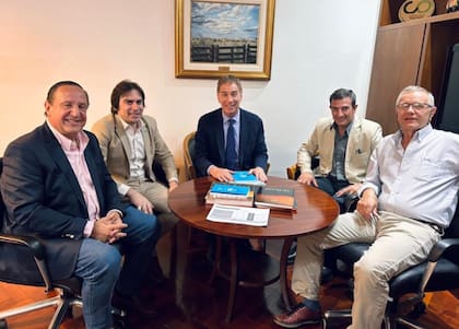 Santilli junto a dirigentes de Coninagro