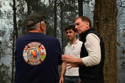 Santilli visitó Chubut la semana pasada y recorrió junto a Torres las áreas afectadas por los incendios