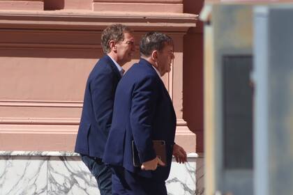 Santilli y Montenegro ingresan a la Casa Rosada para la reunión de la mesa electoral provincial