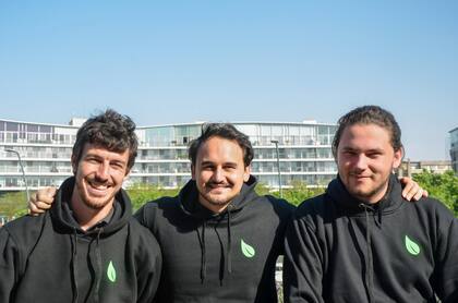 Santos, Tomás y Teodoro son las caras detrás de este emprendimiento que conjuga tecnología y ecología